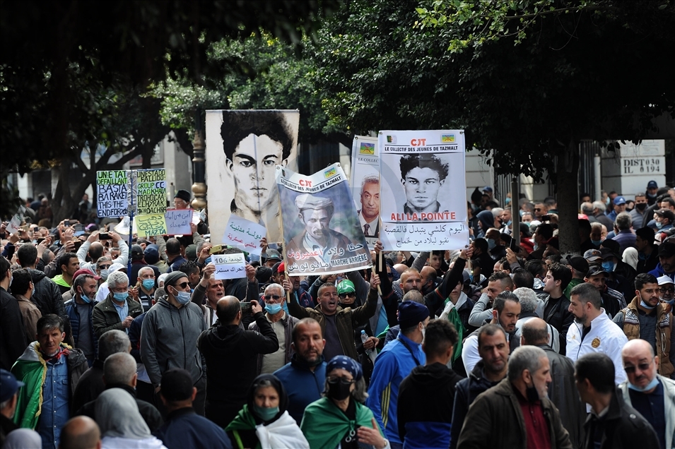 آلاف الجزائريين يتظاهرون بعدة مدن إثر استئناف مسيرات الحراك