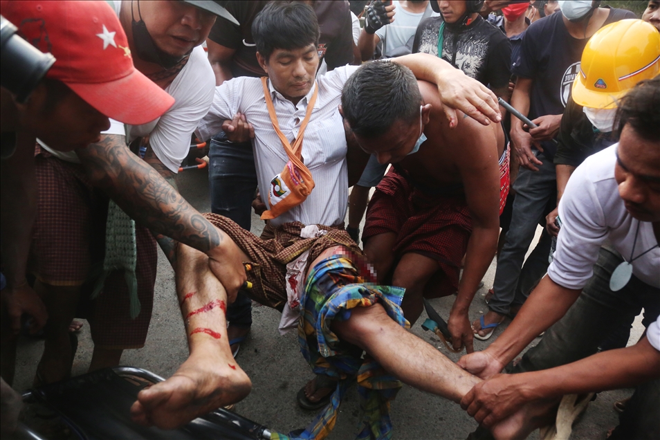 Myanmar'da güvenlik güçleri protestoculara ateş açtı: 2 ölü