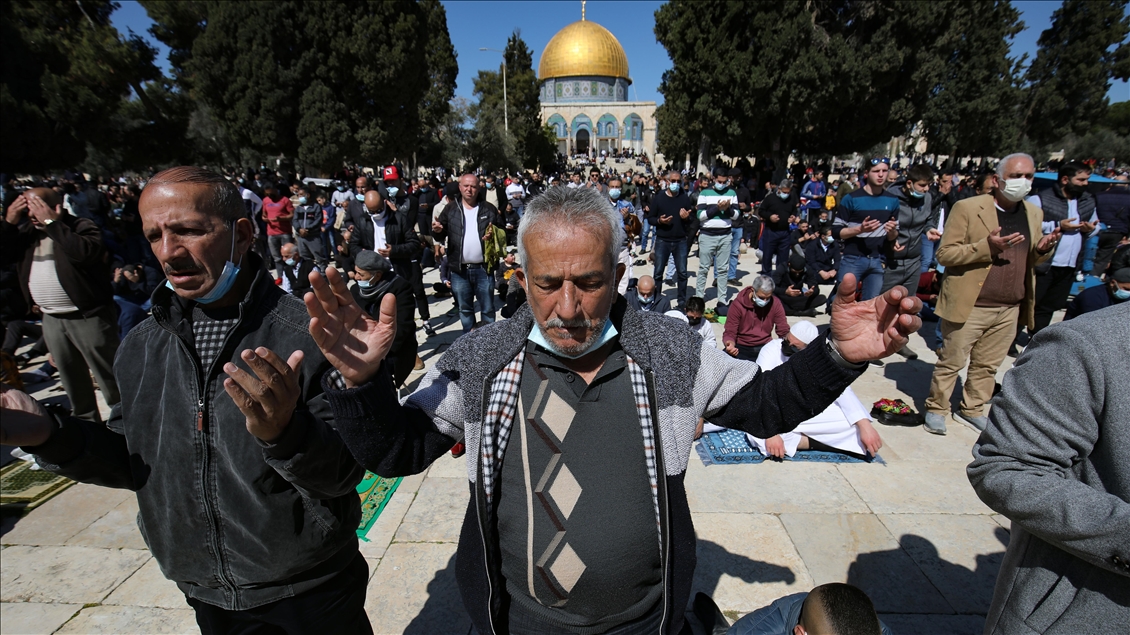 هزاران فلسطینی نماز جمعه را در مسجدالاقصی اقامه کردند