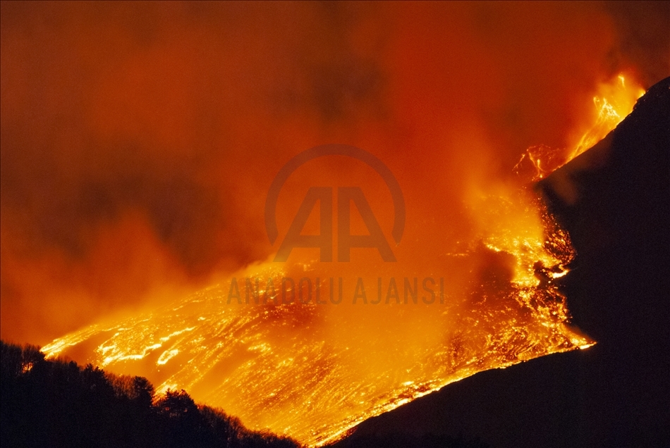 Aktivitas vulkanik Gunung Etna di Italia