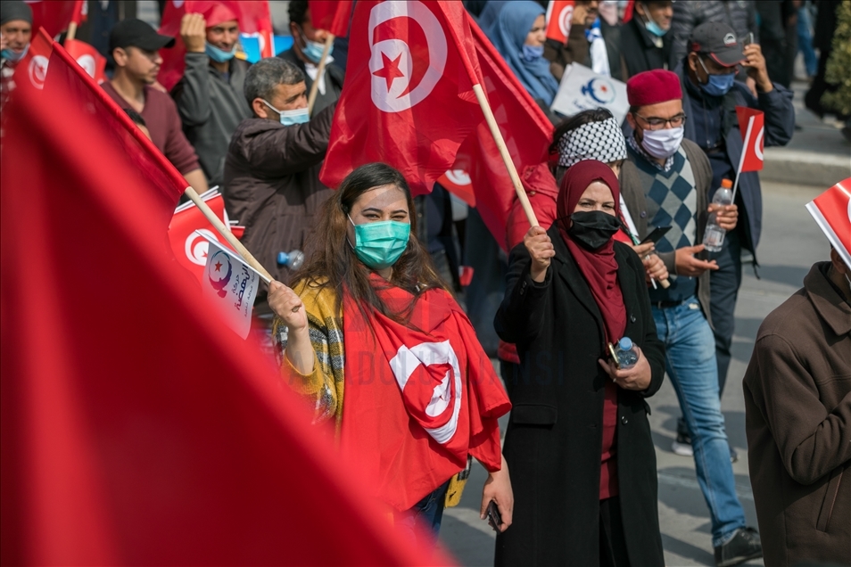 Simpatizantes del principal partido de Túnez se manifestaron en la calle exigiendo resolver la disputa al interior del Gobierno