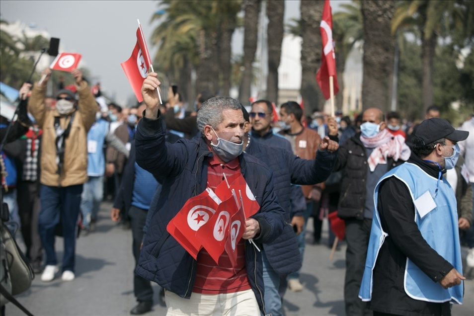 Tunus'ta Nahda Hareketinin "ulusal birlik" temalı yürüyüş çağrısıyla binlerce kişi sokağa indi