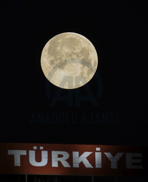 Full moon in Ankara