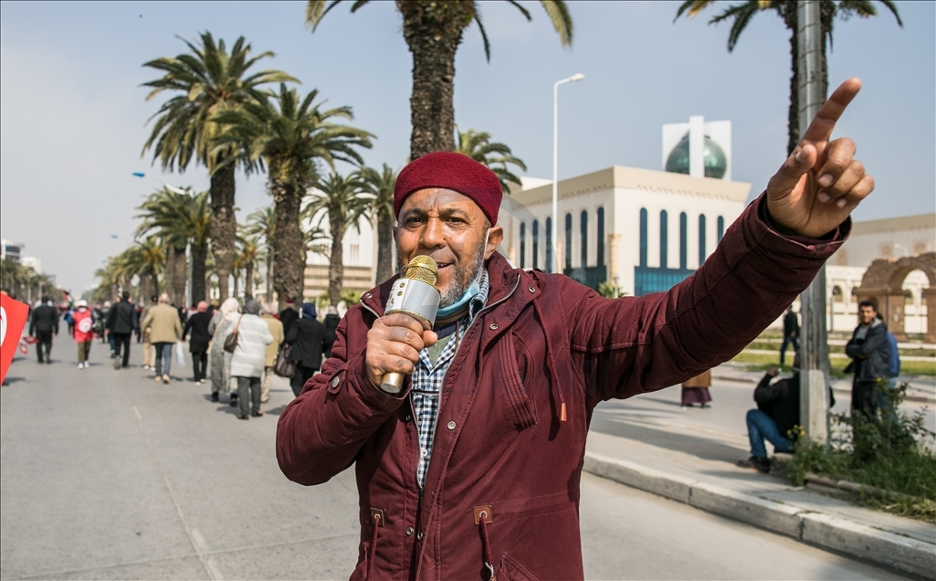 تونس.. مسيرة لـ "النهضة" تطالب بإنهاء الأزمة السياسية