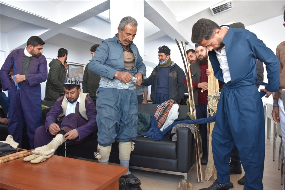 Şemdinlili gençler artık tahtayla değil profesyonel kayak takımlarıyla kayak yapacak