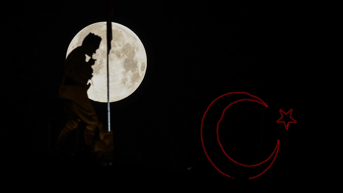 Full moon in Ankara