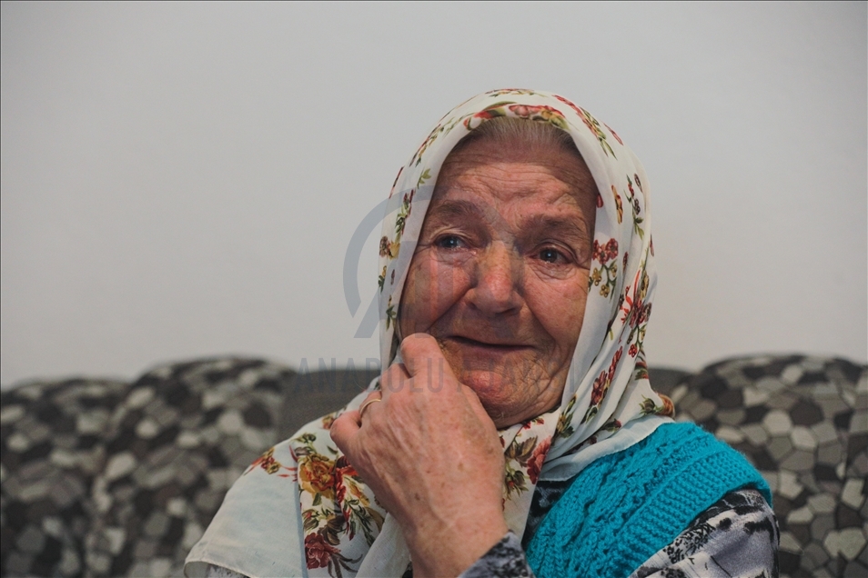 Srebrenitsa'daki soykırımda üç oğlunu kaybeden annenin acısı ilk günkü tazeliğini koruyor