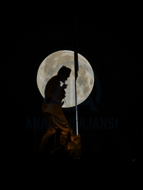 Full moon in Ankara