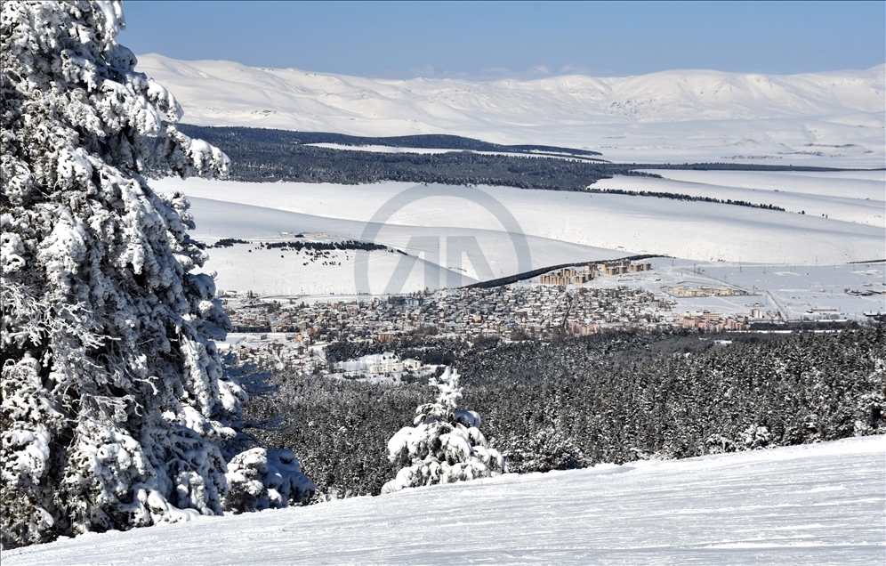 Erzurum ve Kars'ta dondurucu soğuklar ile doğal güzellikler bir arada yaşanıyor