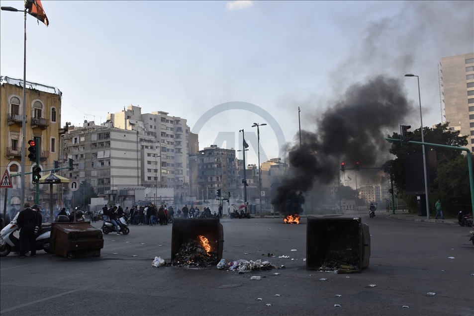 Protesta contra los cortes de electricidad en Beirut