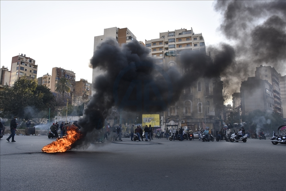 Protesta contra los cortes de electricidad en Beirut