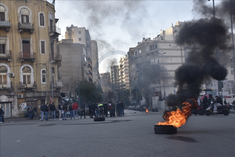 Protesta contra los cortes de electricidad en Beirut