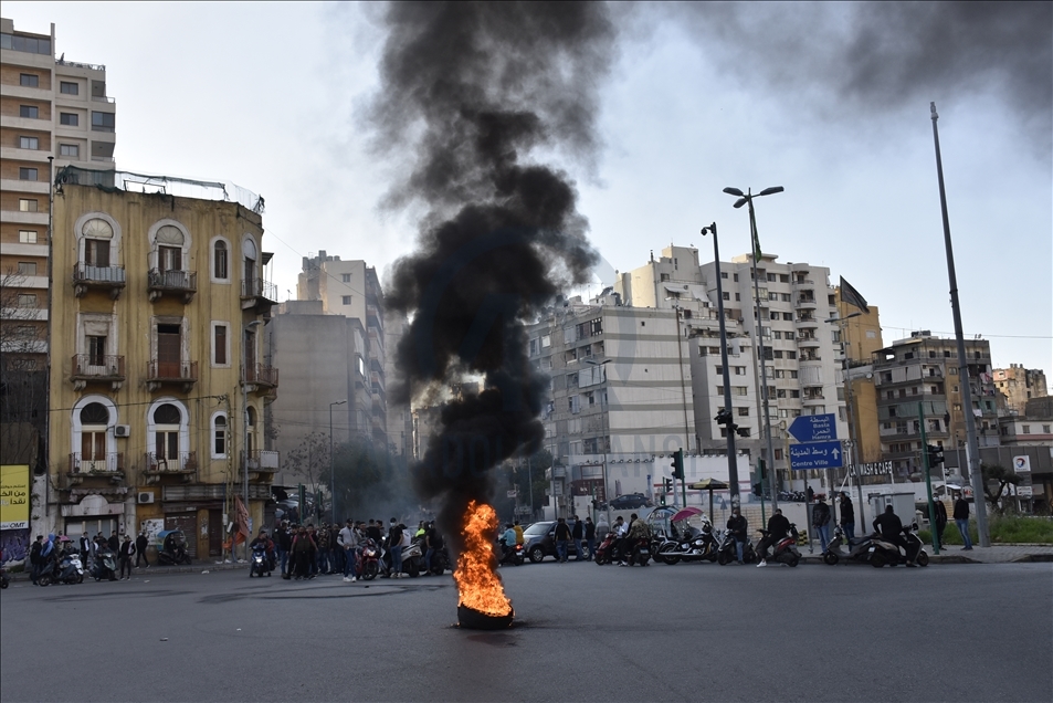 Protesta contra los cortes de electricidad en Beirut