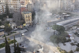 لبنان.. محتجون على انقطاع الكهرباء يقطعون طرقا رئيسة في بيروت