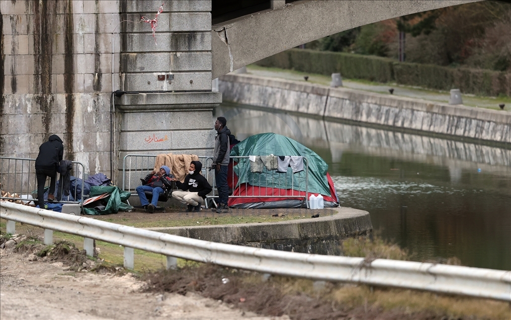 Мигранты во Франции ведут борьбу за выживание