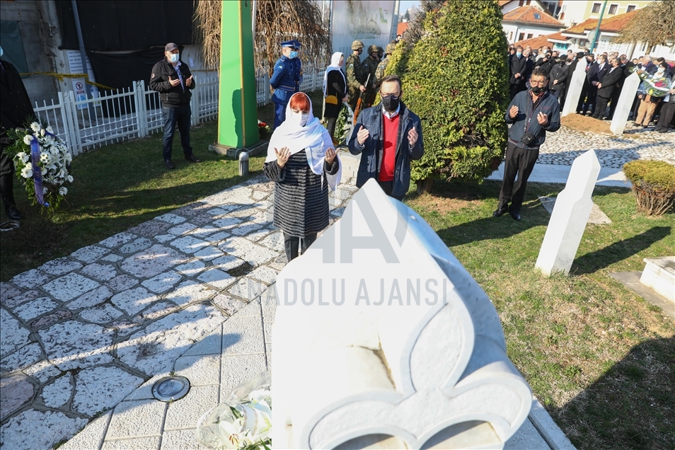 Dan nezavisnosti BiH: Položeno cvijeće na Šehidskom mezarju Kovači