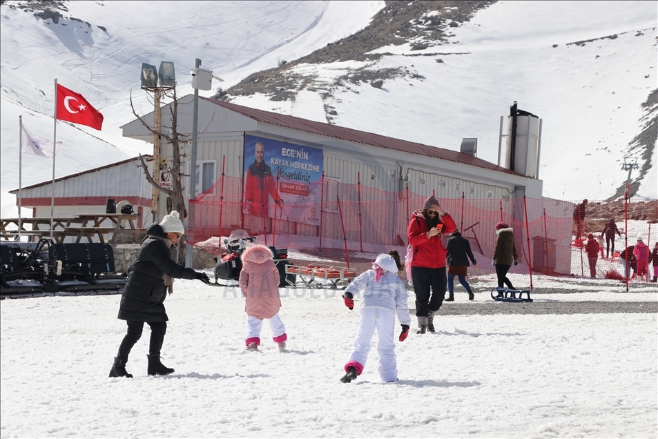 Turquie: Le centre de ski de Denizli accueille 100 000 visiteurs