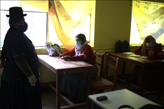 Estudiantes de zonas rurales de Bolivia retornan a clases en modalidad semipresencial
