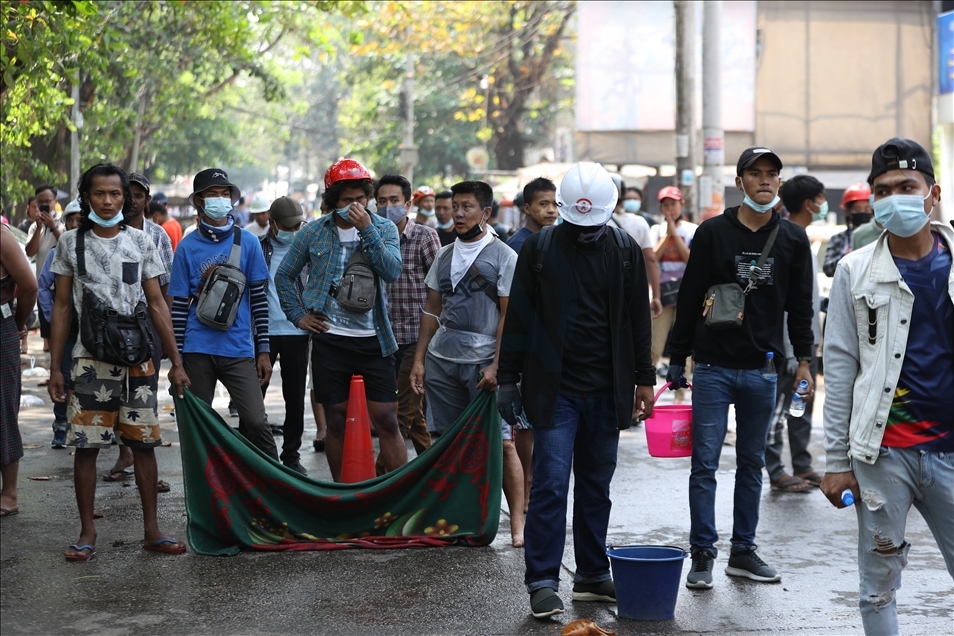 Myanmar'da güvenlik güçleri protestoculara müdahale etti