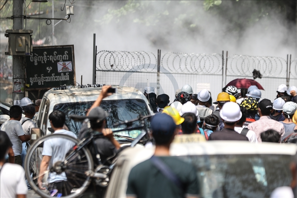 Myanmar'da güvenlik güçleri protestoculara müdahale etti
