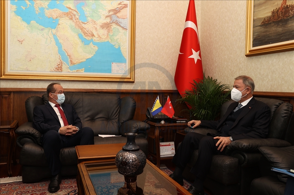 تركيا والبوسنة توقعان اتفاقية تعاون مالي في المجالات العسكرية