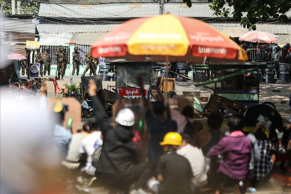 Myanmar'da güvenlik güçleri protestoculara müdahale etti