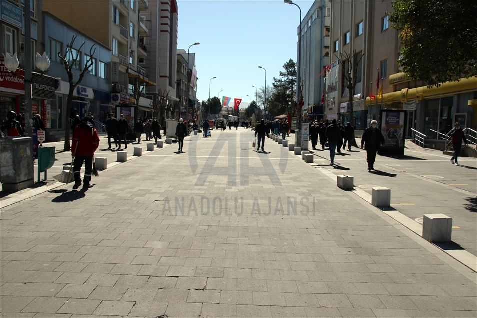 Salgında düşük riskli iller arasında bulunan Uşak tedbiri elden bırakmıyor