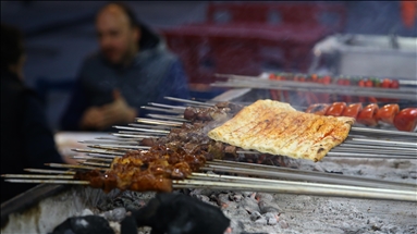 Adana'da kontrollü normalleşme ciğercilerin yüzünü güldürdü