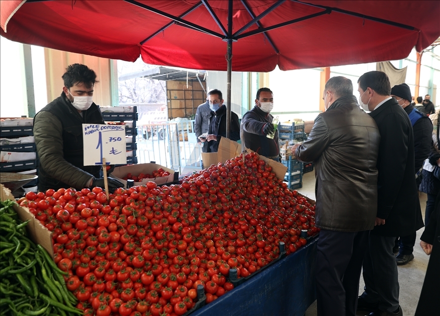 "Çok yüksek risk" kategorisindeki Konya'da Vali Özkan, ev ziyaretlerinin ötelenmesi çağrısında bulundu