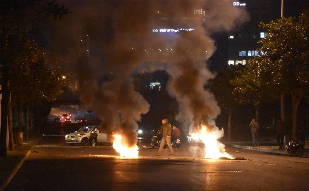 لبنان.. احتجاجات في بيروت والبقاع على سوء الأوضاع المعيشية