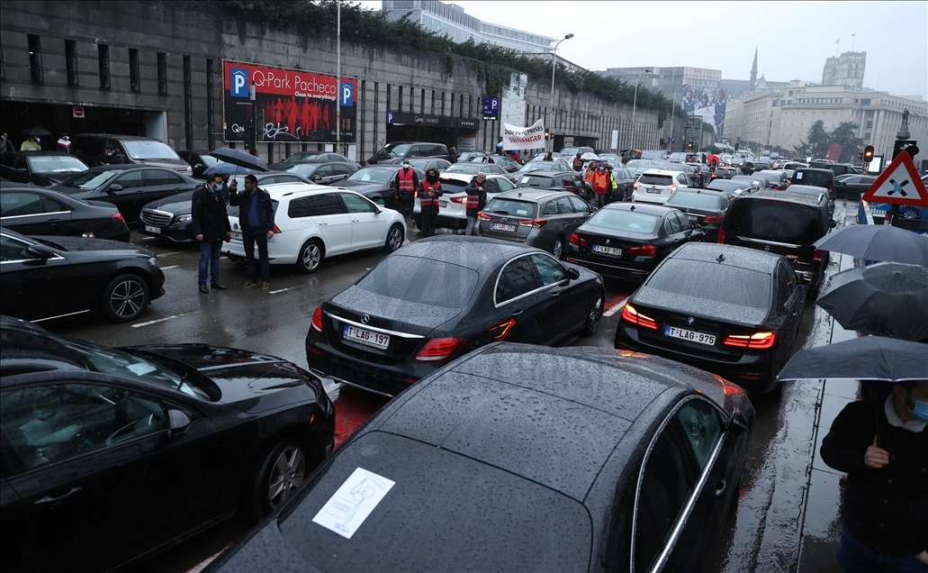 Brüksel’de UBER sürücüleri gösteri yaptı 