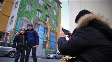 Paintings on Azerbaijani buildings turn heads