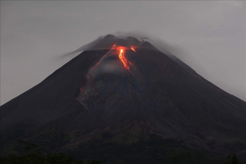 Merapi Yanardağı'nda volkanik hareketlilik