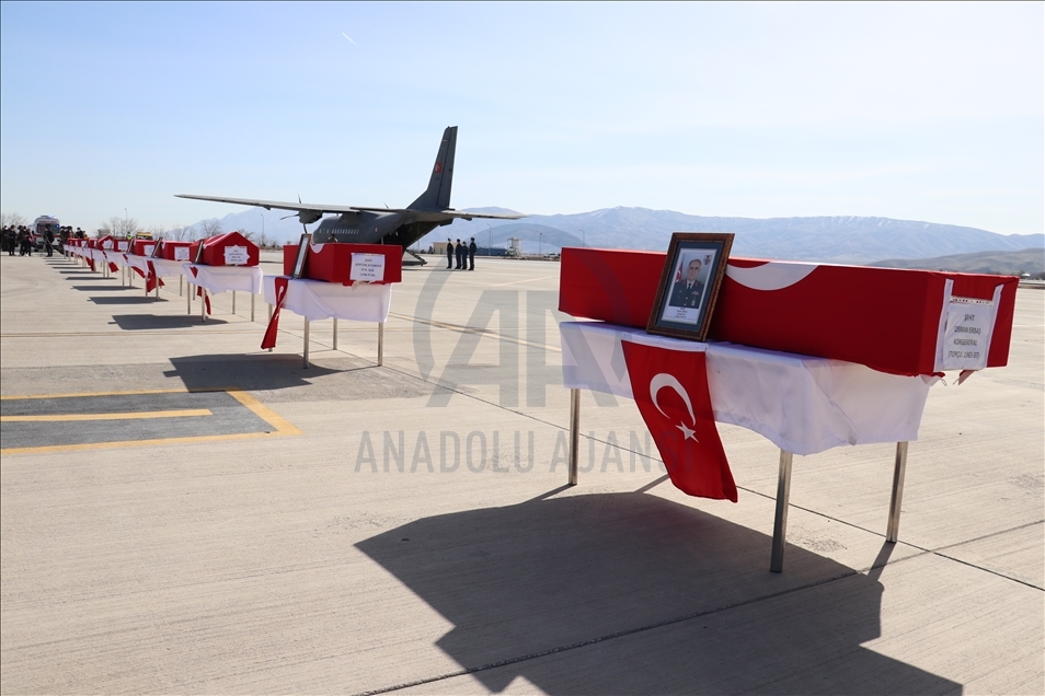 В Турции прощаются с военнослужащими, погибшими при крушении вертолета