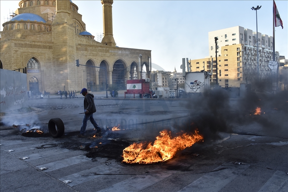 Lübnan'da hayat koşulları ve doların yükselmesine karşı protestolar sürüyor