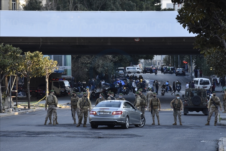 Lübnan'da hayat koşulları ve doların yükselmesine karşı protestolar sürüyor