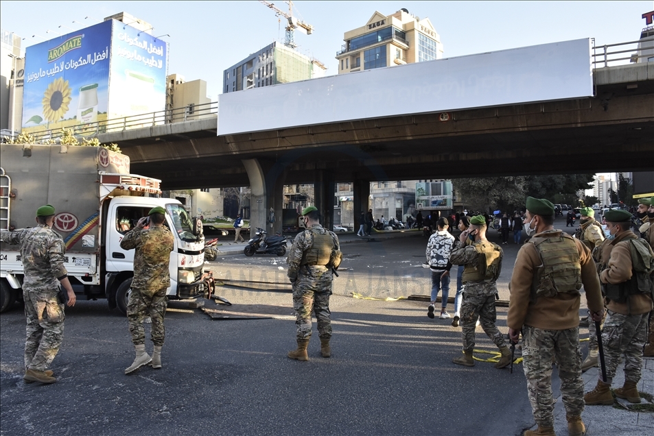 Lübnan'da hayat koşulları ve doların yükselmesine karşı protestolar sürüyor