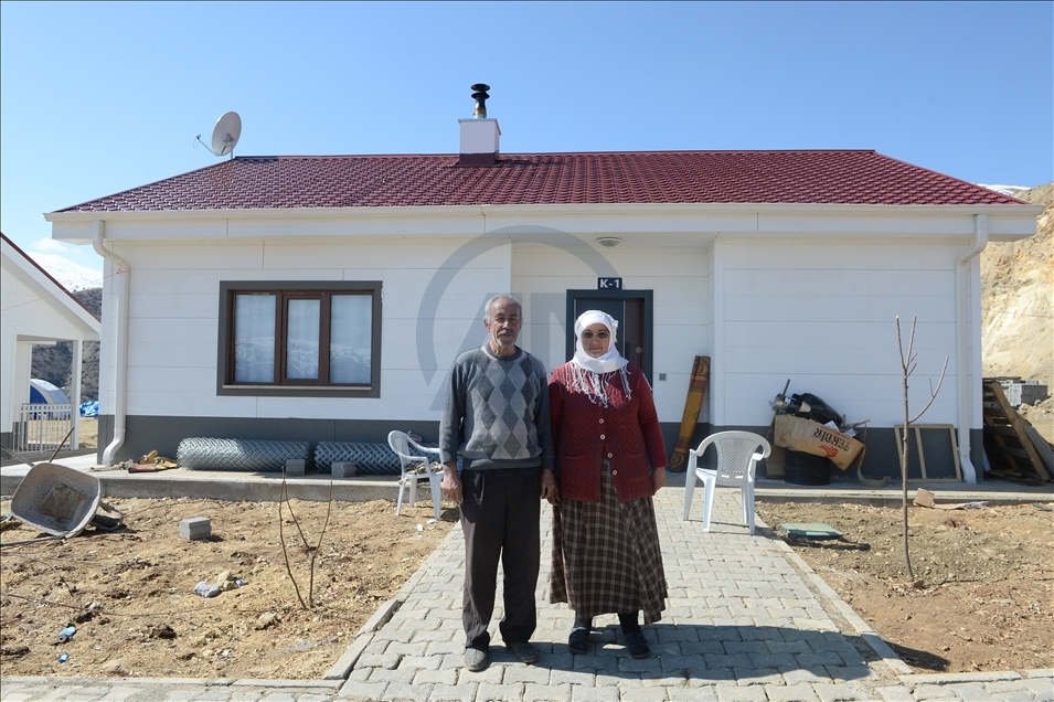 دولت ترکیه به صدها زلزله‌زده در مالاتیا ویلای روستایی تحویل داد 