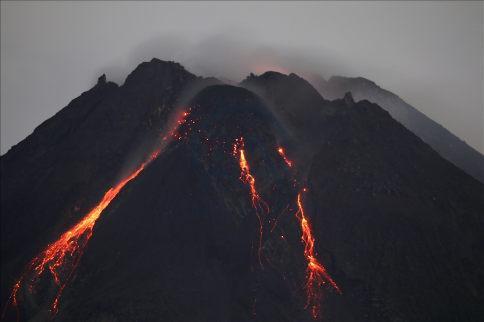 Merapi Yanardağı'nda volkanik hareketlilik