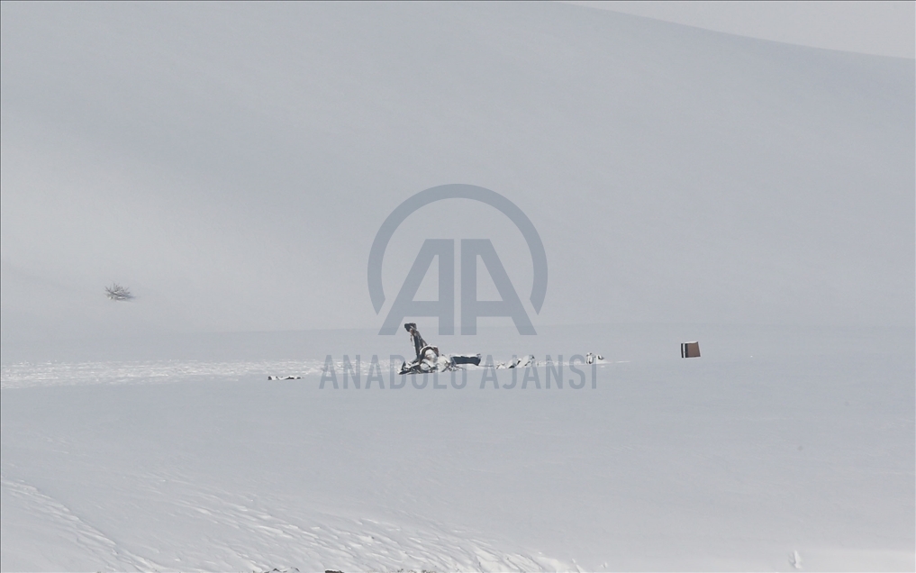 Tatvan'da düşen askeri helikopterin enkazındaki incelemeler sürüyor