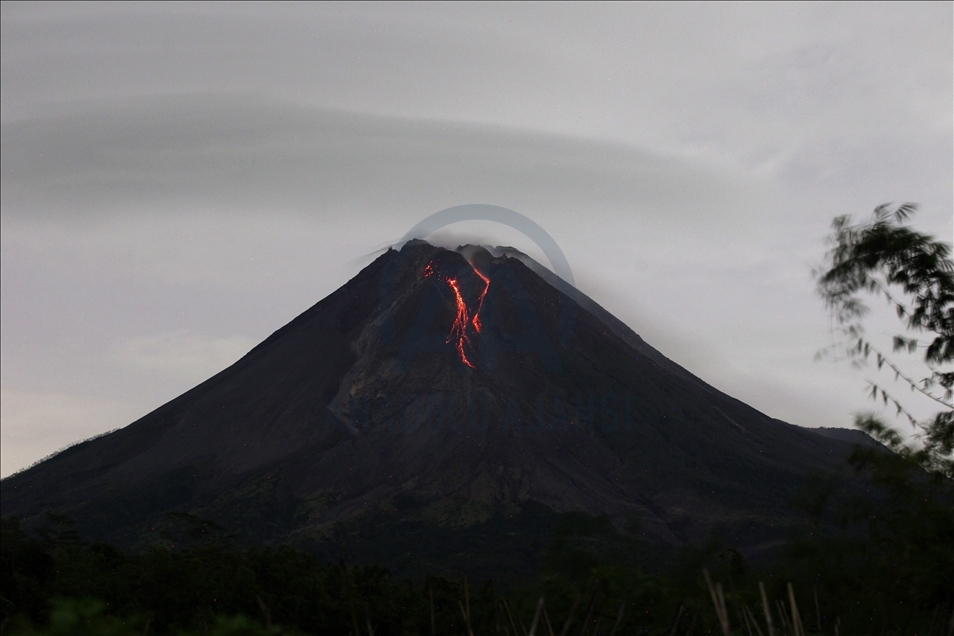 Merapi Yanardağı'nda volkanik hareketlilik