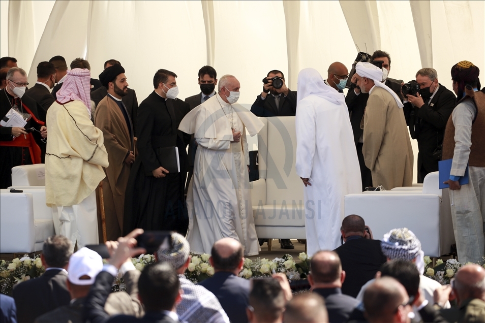 من مهد النبي إبراهيم.. بابا الفاتيكان يؤكد براءة الأديان من الإرهاب