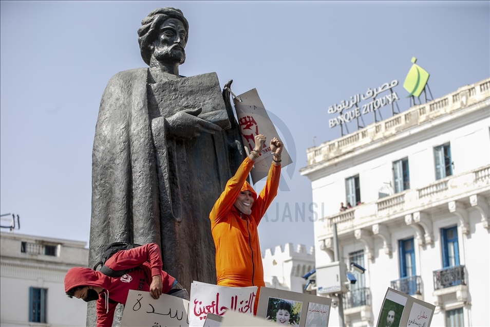 Tunus'ta siyasi ve ekonomik kriz protesto edildi