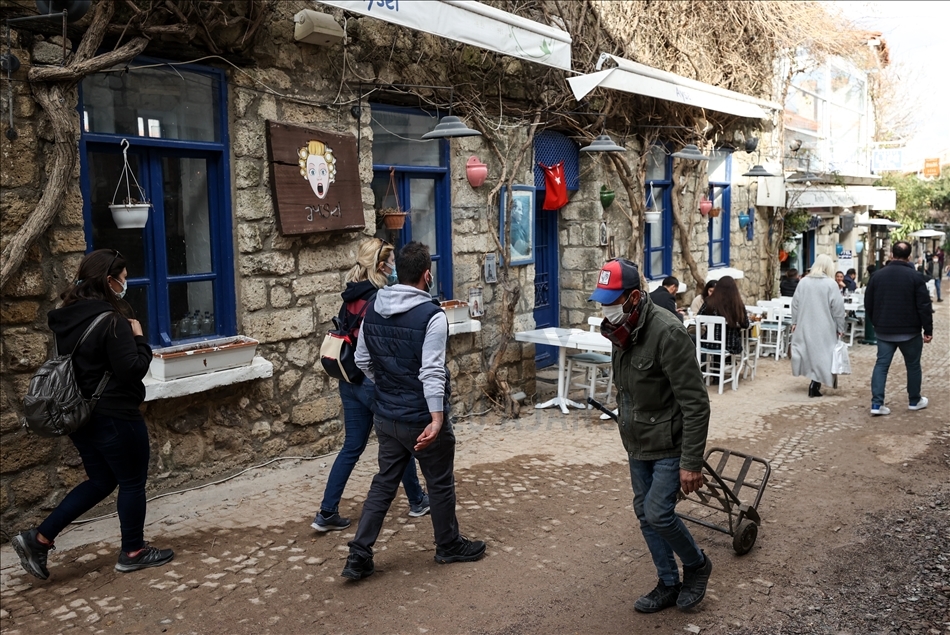 Ege'deki turizm beldeleri, kısıtlamasız ilk cumartesiyi hareketli geçirdi