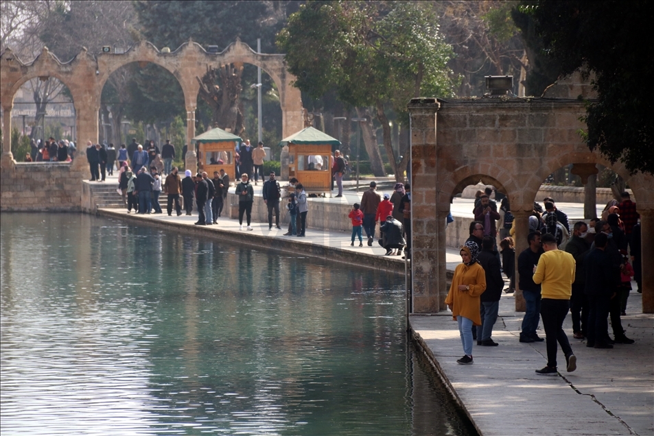 Şanlıurfa'da cadde ve sokaklarda hareketlilik yaşandı