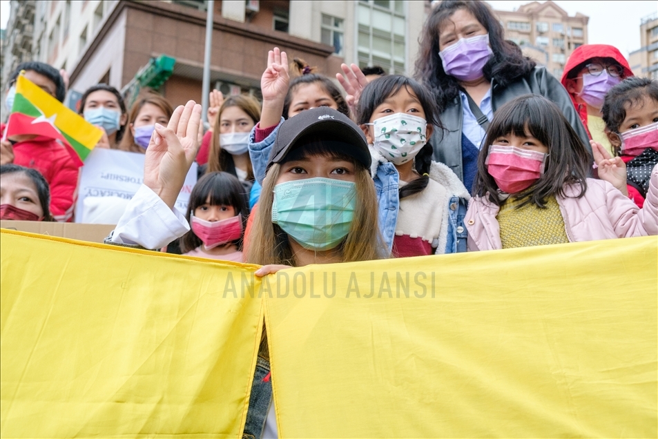 Tayvan'da göstericiler Myanmar'daki darbeyi protesto etti