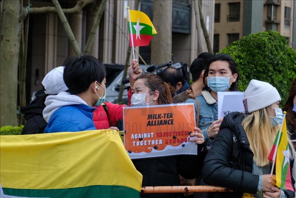Tayvan'da göstericiler Myanmar'daki darbeyi protesto etti