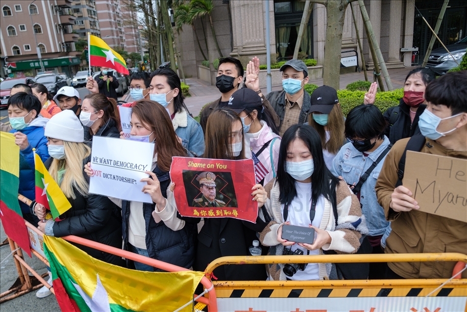 Tayvan'da göstericiler Myanmar'daki darbeyi protesto etti