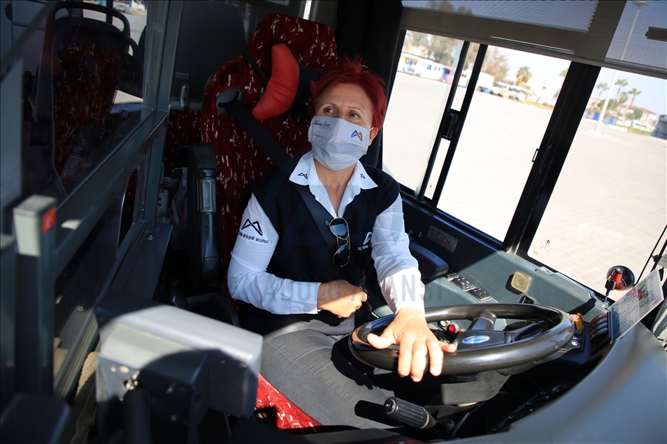 Mersin'in "Şoför Nebahat"ları kent içi ulaşıma yön veriyor