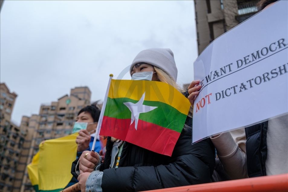 Tayvan'da göstericiler Myanmar'daki darbeyi protesto etti